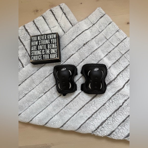 Rollerblade Accessories - Rollerblade Knee Guards/Adult Size Small